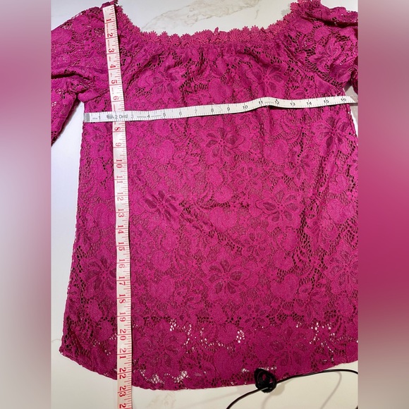🤣Lace top, Magenta(dk pink) short sleeves, Size S - Picture 4 of 4